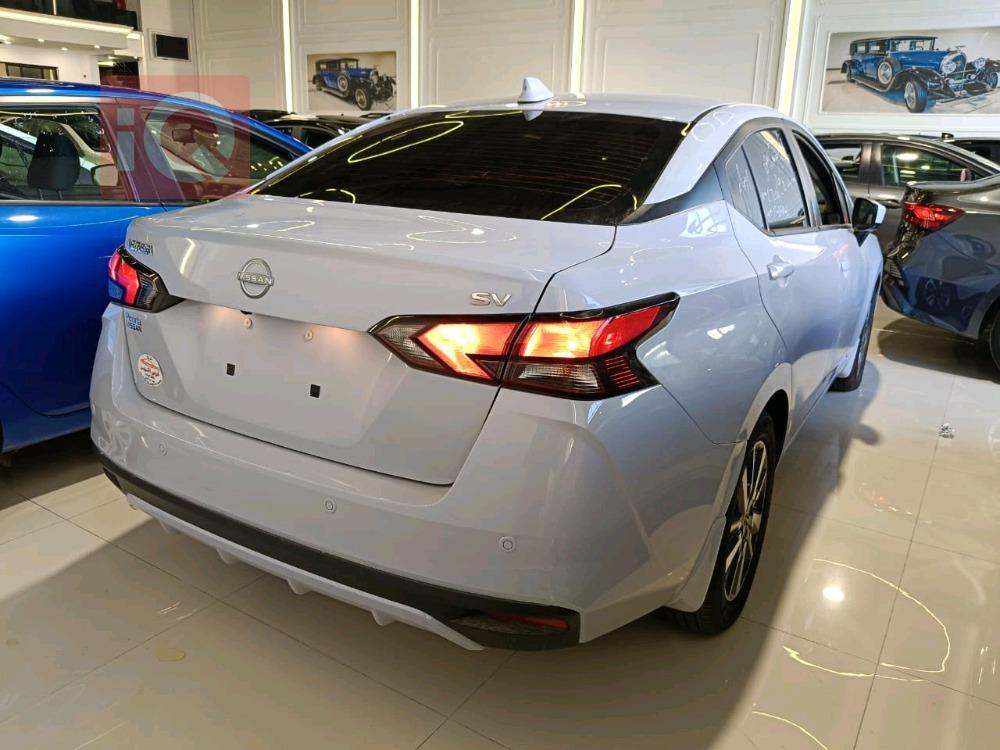 نيسان فيرسا